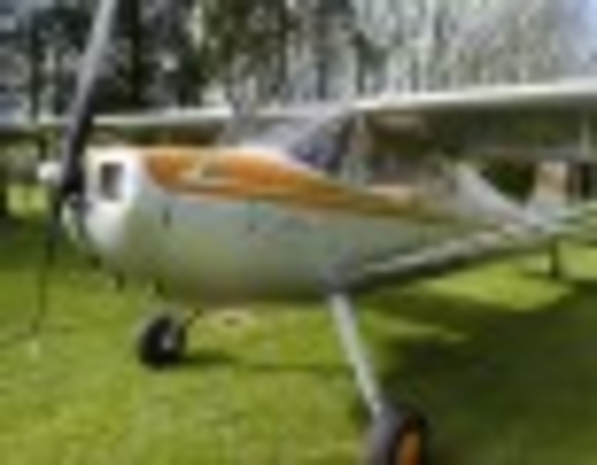 A stunning 1947 classic Cessna 140 just ready for some good old tail wheel fun. Theres not much to - Image 5 of 10