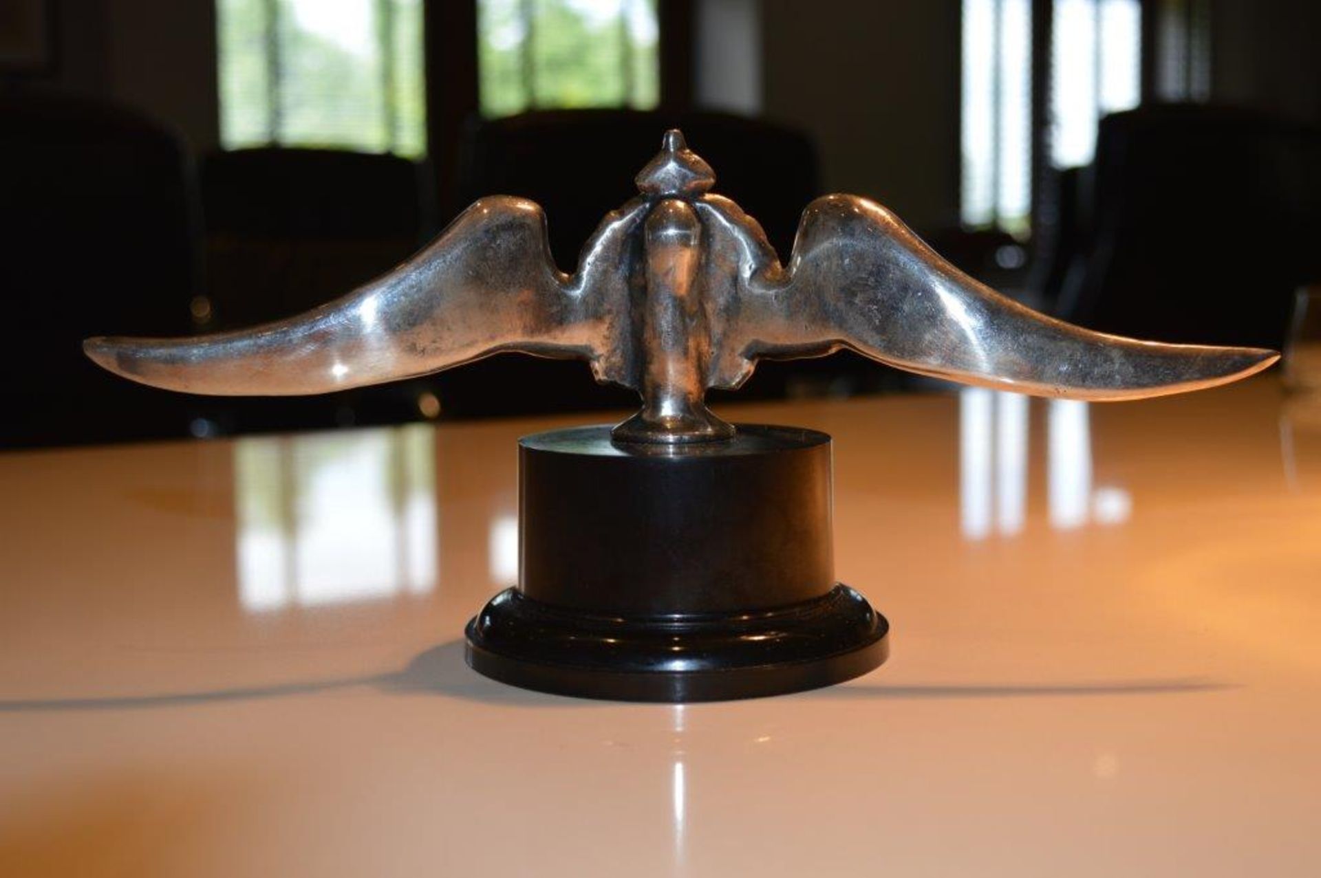 A vintage Royal Flying Club Emblem, believed to be dated to the early 1950's.
Set on a black plinth - Image 4 of 8