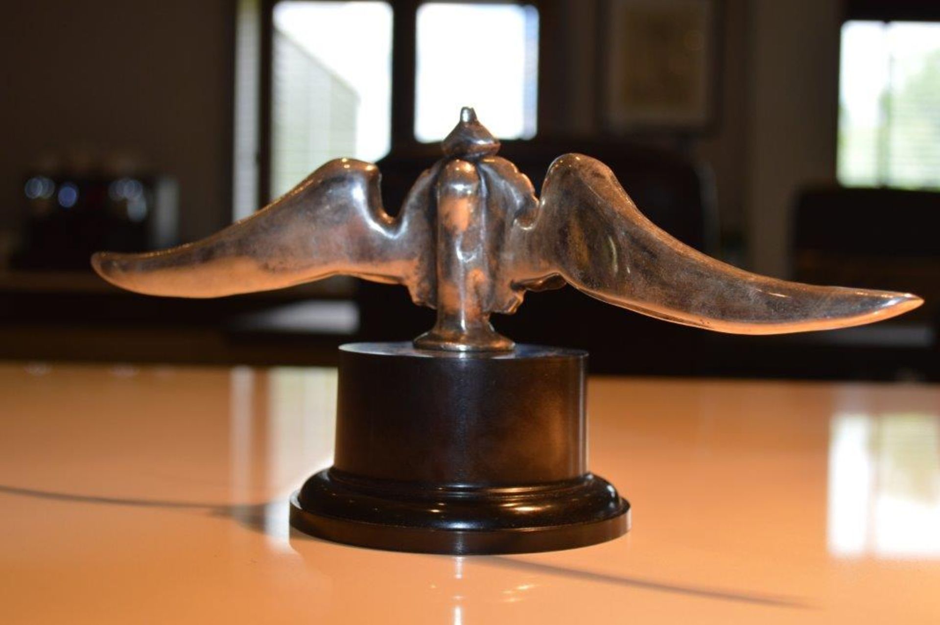 A vintage Royal Flying Club Emblem, believed to be dated to the early 1950's.
Set on a black plinth - Image 6 of 8