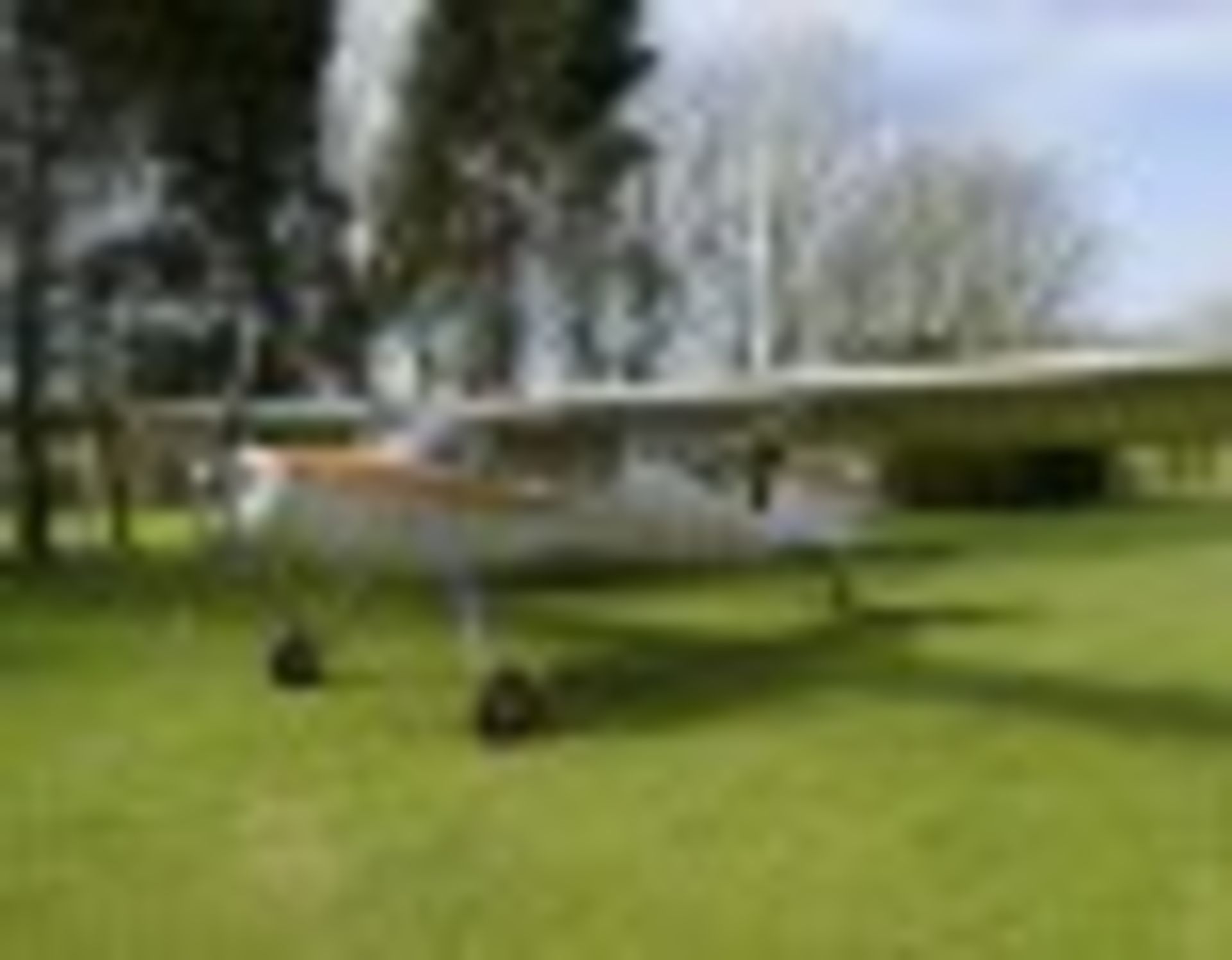 A stunning 1947 classic Cessna 140 just ready for some good old tail wheel fun. Theres not much to - Image 4 of 10