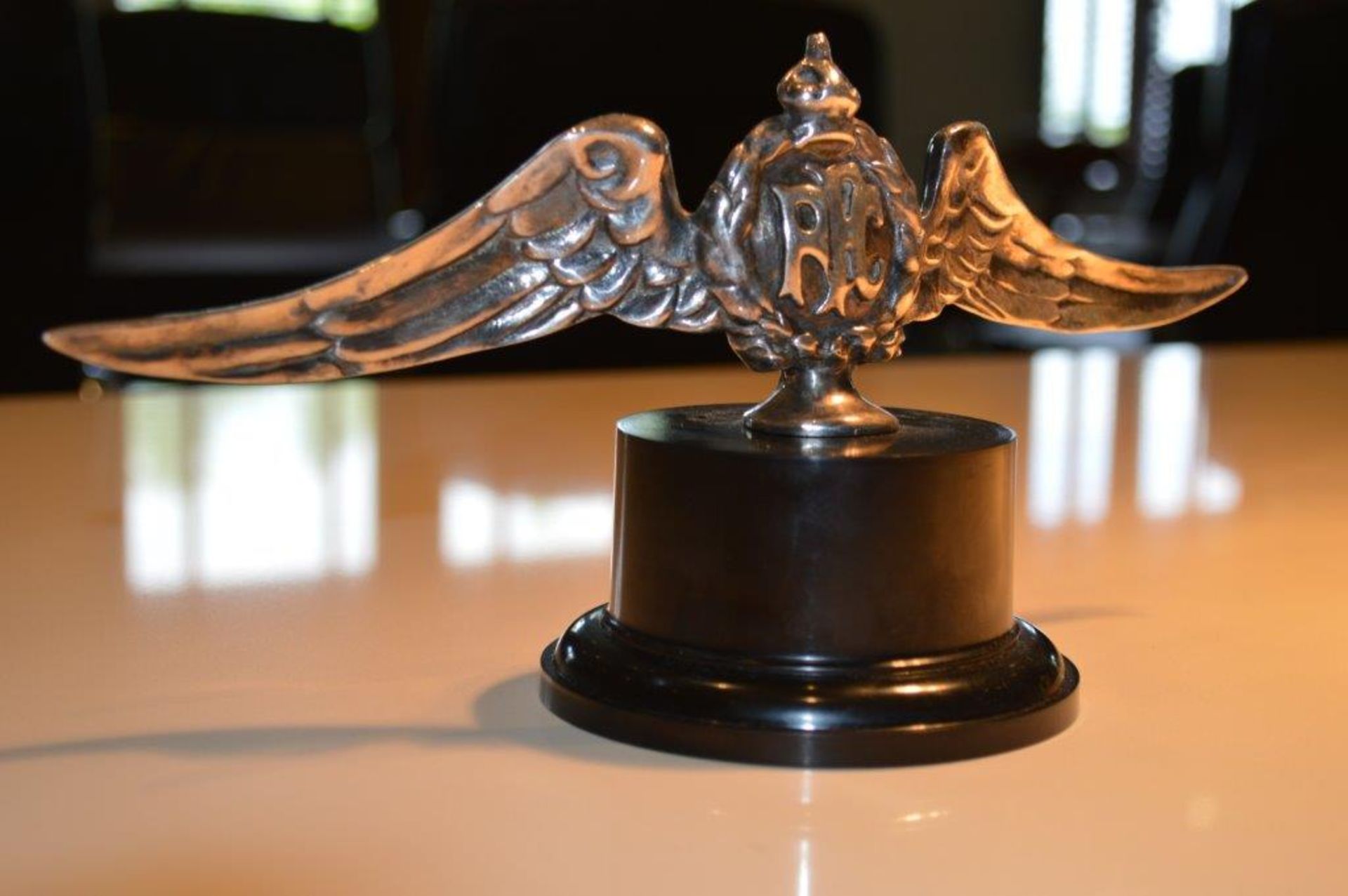 A vintage Royal Flying Club Emblem, believed to be dated to the early 1950's.
Set on a black plinth