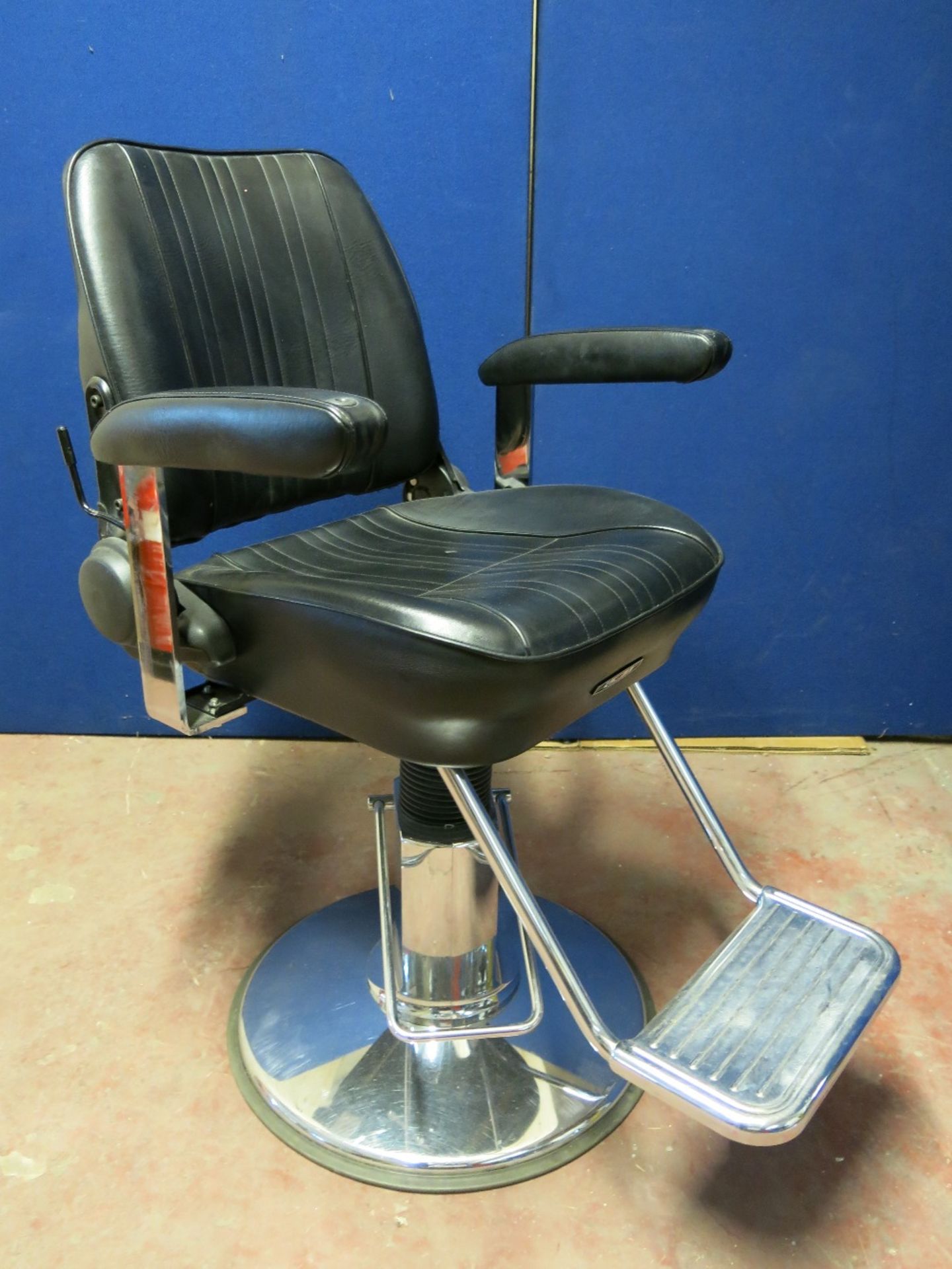 Takara Belmont GT Sportsman Hair Salon Chair - Image 2 of 11