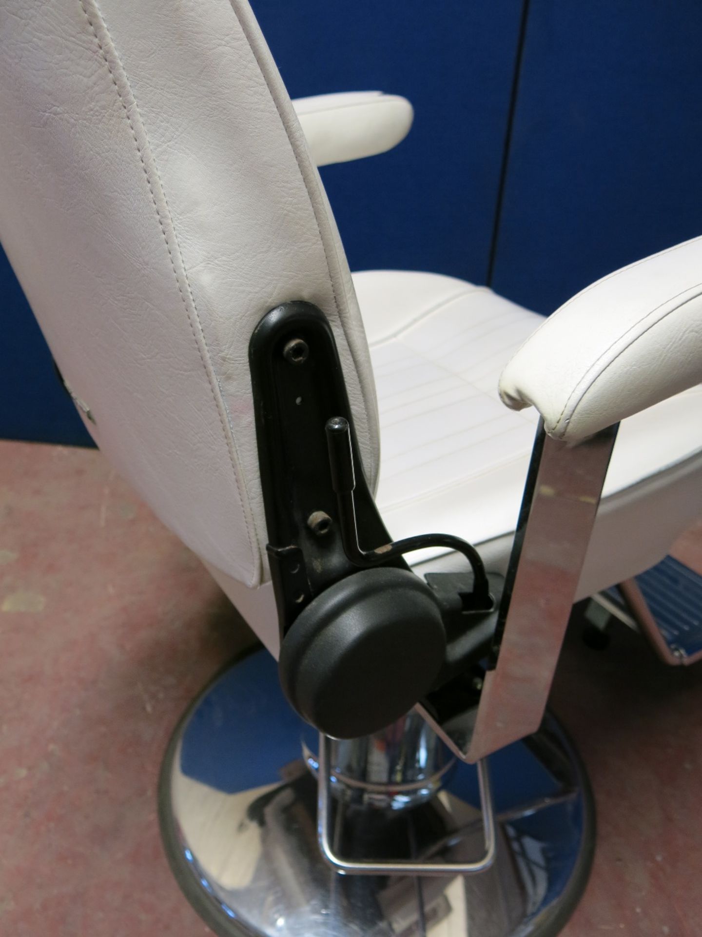 Takara Belmont GT Sportsman Hair Salon Chair - Image 4 of 10