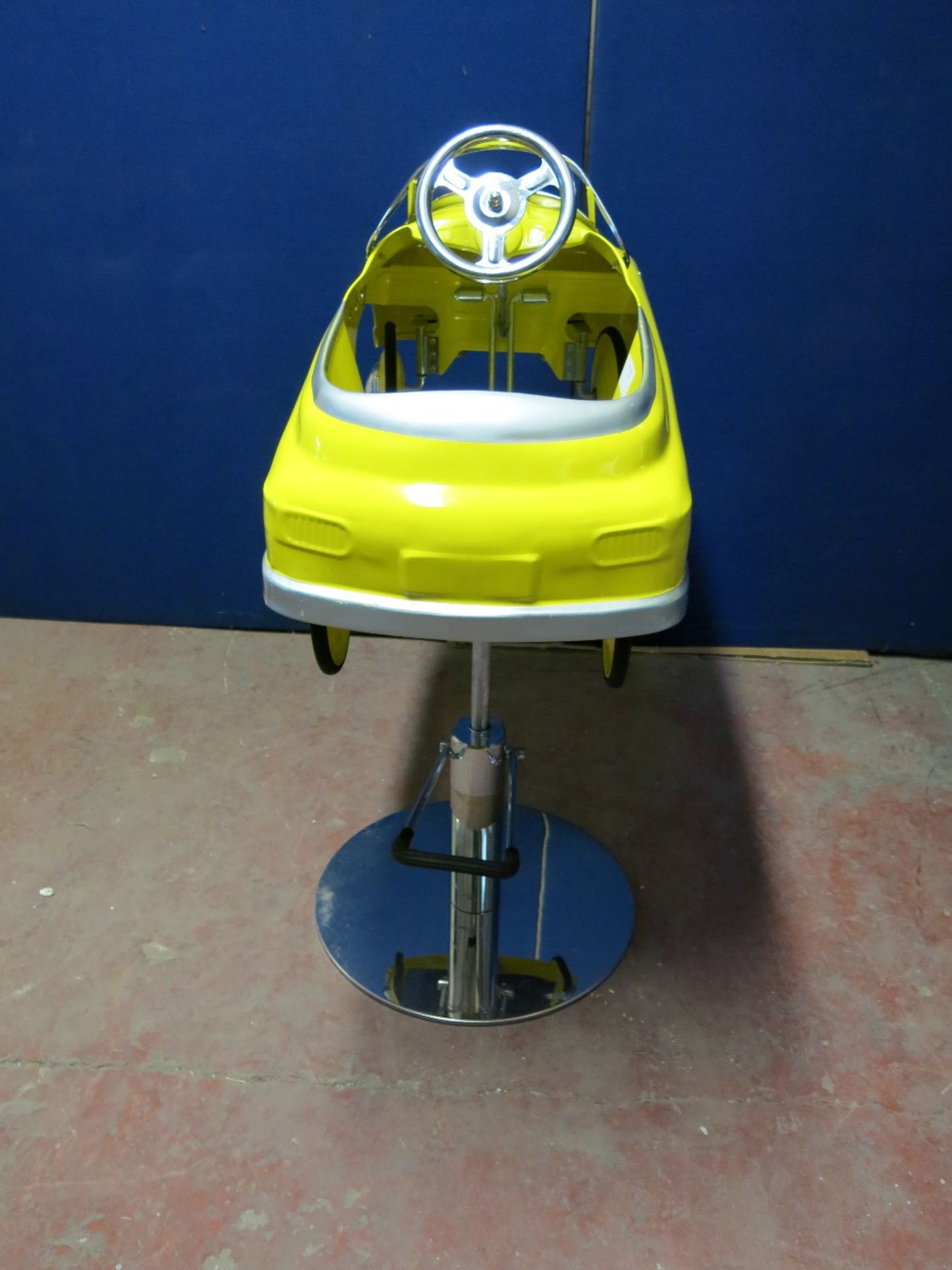 American Classic Comet Checker Cab Metal Pedal Cart Childrens Hair Salon Chair - Image 8 of 9