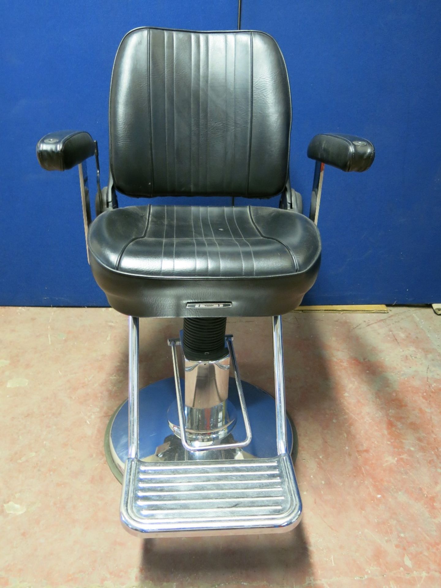 Takara Belmont GT Sportsman Hair Salon Chair - Image 3 of 11