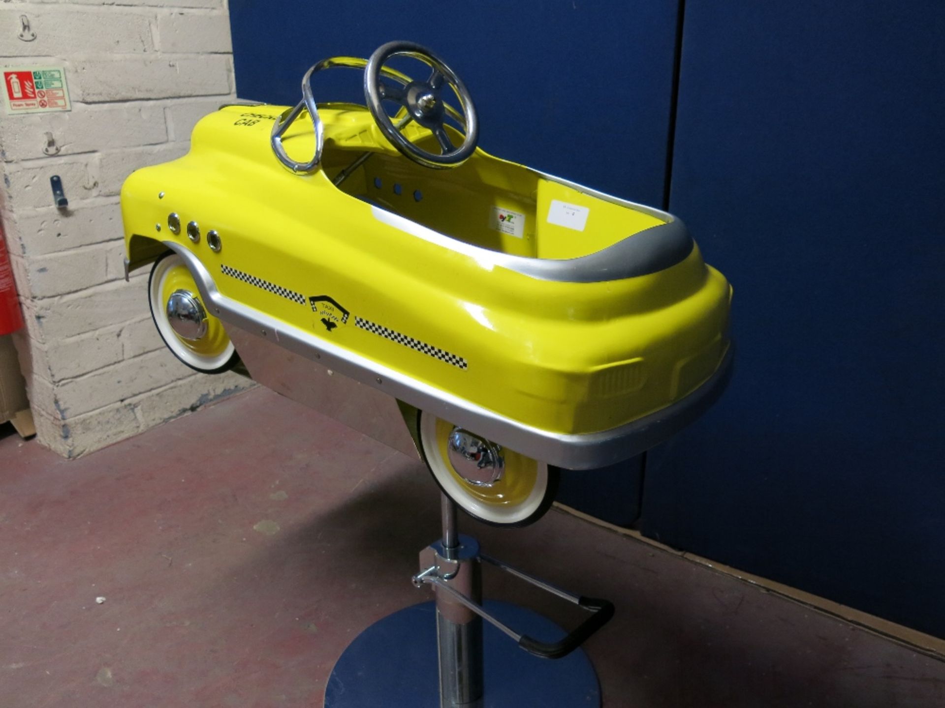 American Classic Comet Checker Cab Metal Pedal Cart Childrens Hair Salon Chair - Image 5 of 9