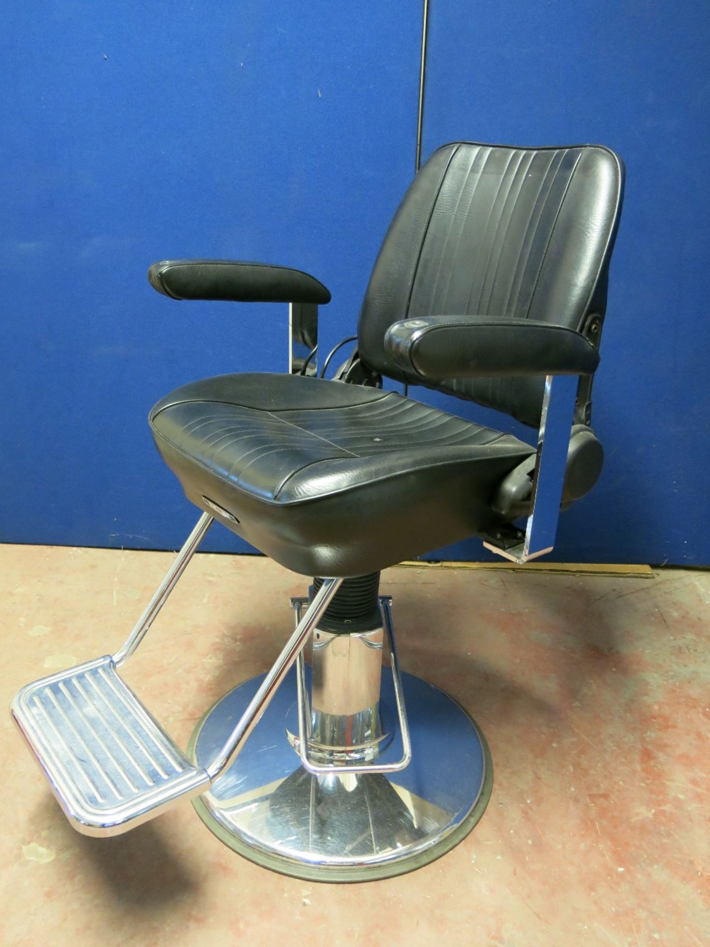 Takara Belmont GT Sportsman Hair Salon Chair - Image 4 of 11