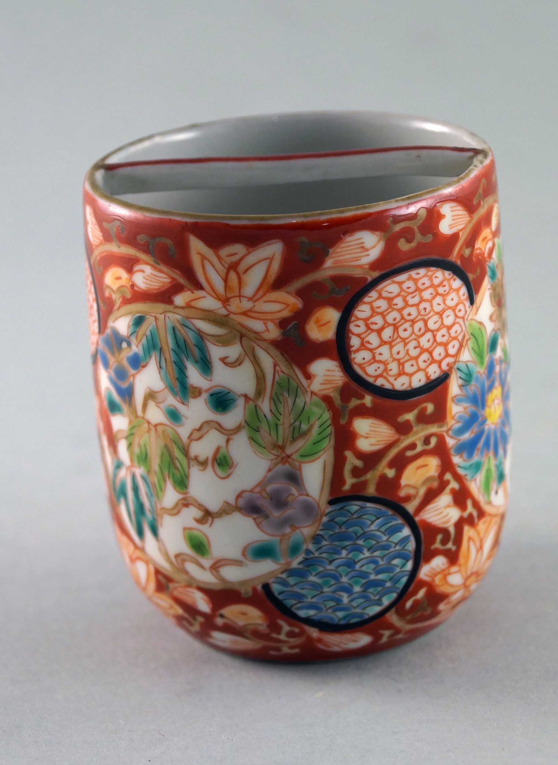 Porcelain tea cup, ca. 1900  H.6.5 cm, D. 5.5 cm. Cup with thin wall, above thin cross-bar. Imari-