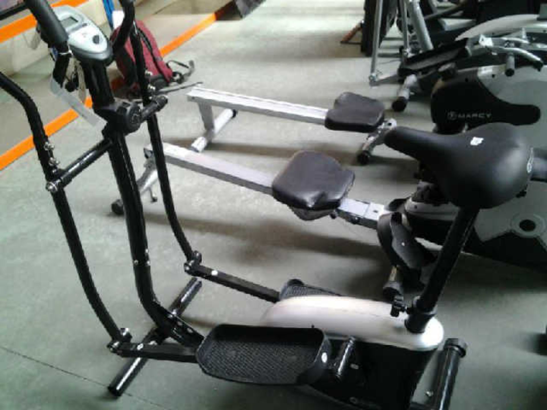 DYNAMIX 2 IN 1 BIKE / CROSS TRAINER  -  STUDIO SAMPLE GRADE 1