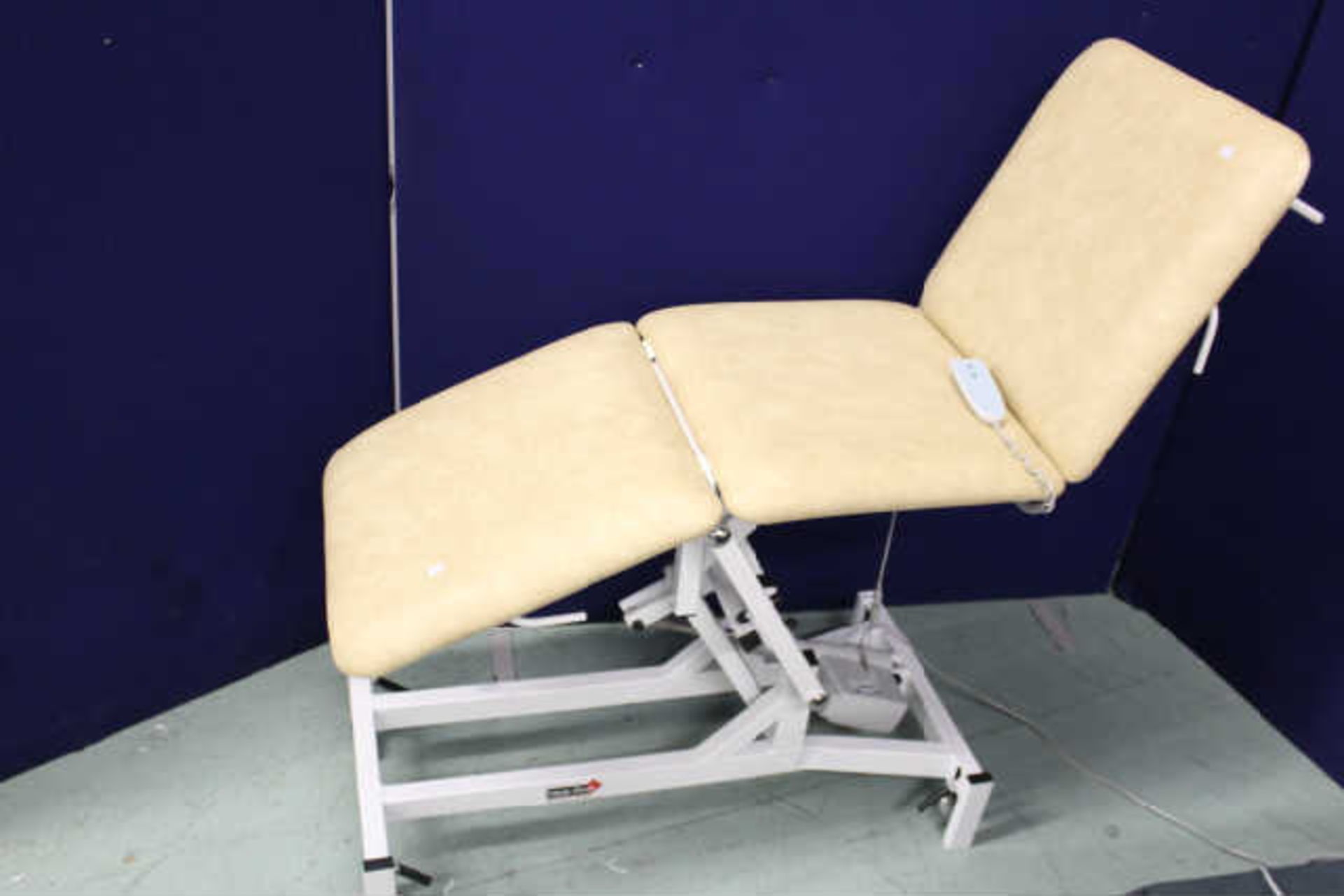 MEDI-PLINTH ELECTRIC PATIENT THEROPY CHAIR