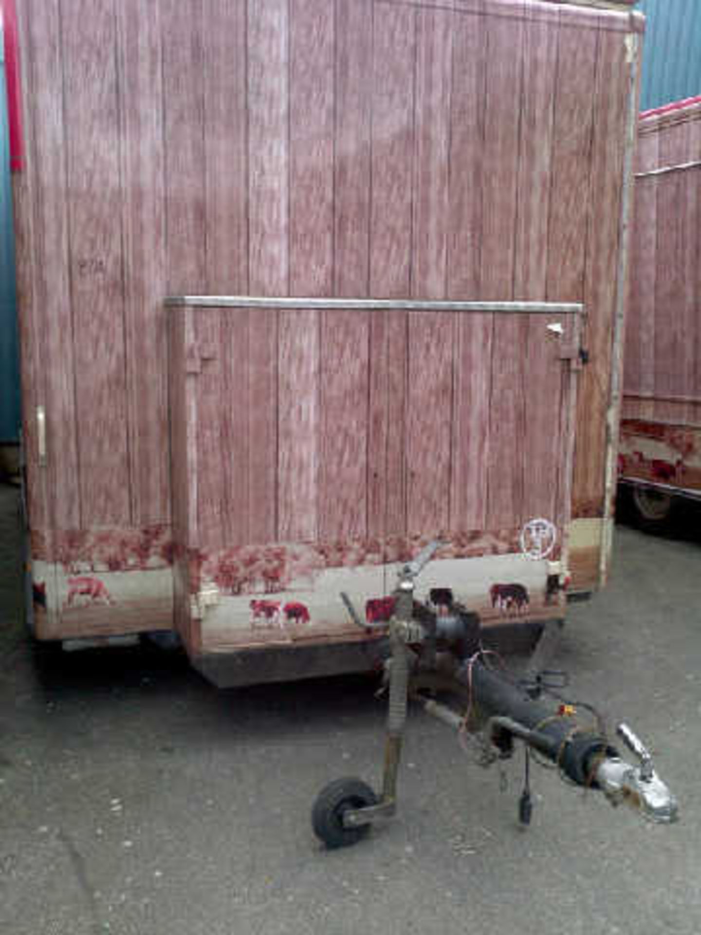 LARGE DOUBLE AXLE CATERING TRAILER WITH FULLY FITTED INTERIOR UNIT LENGTH 4.6M X2.4M WIDE, OVERAL - Image 2 of 8