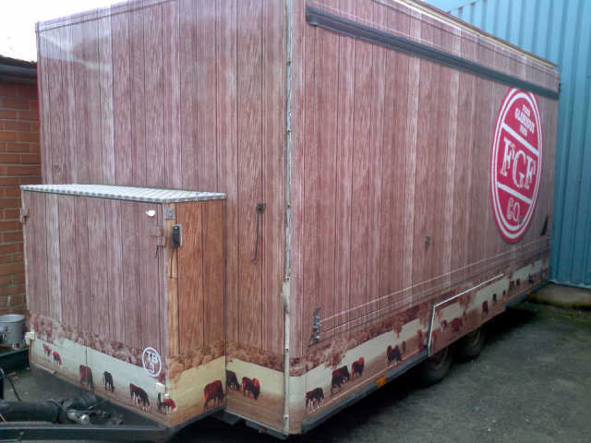 LARGE DOUBLE AXLE CATERING TRAILER WITH FULLY FITTED INTERIOR UNIT LENGTH 4.6M X2.4M WIDE, OVERAL