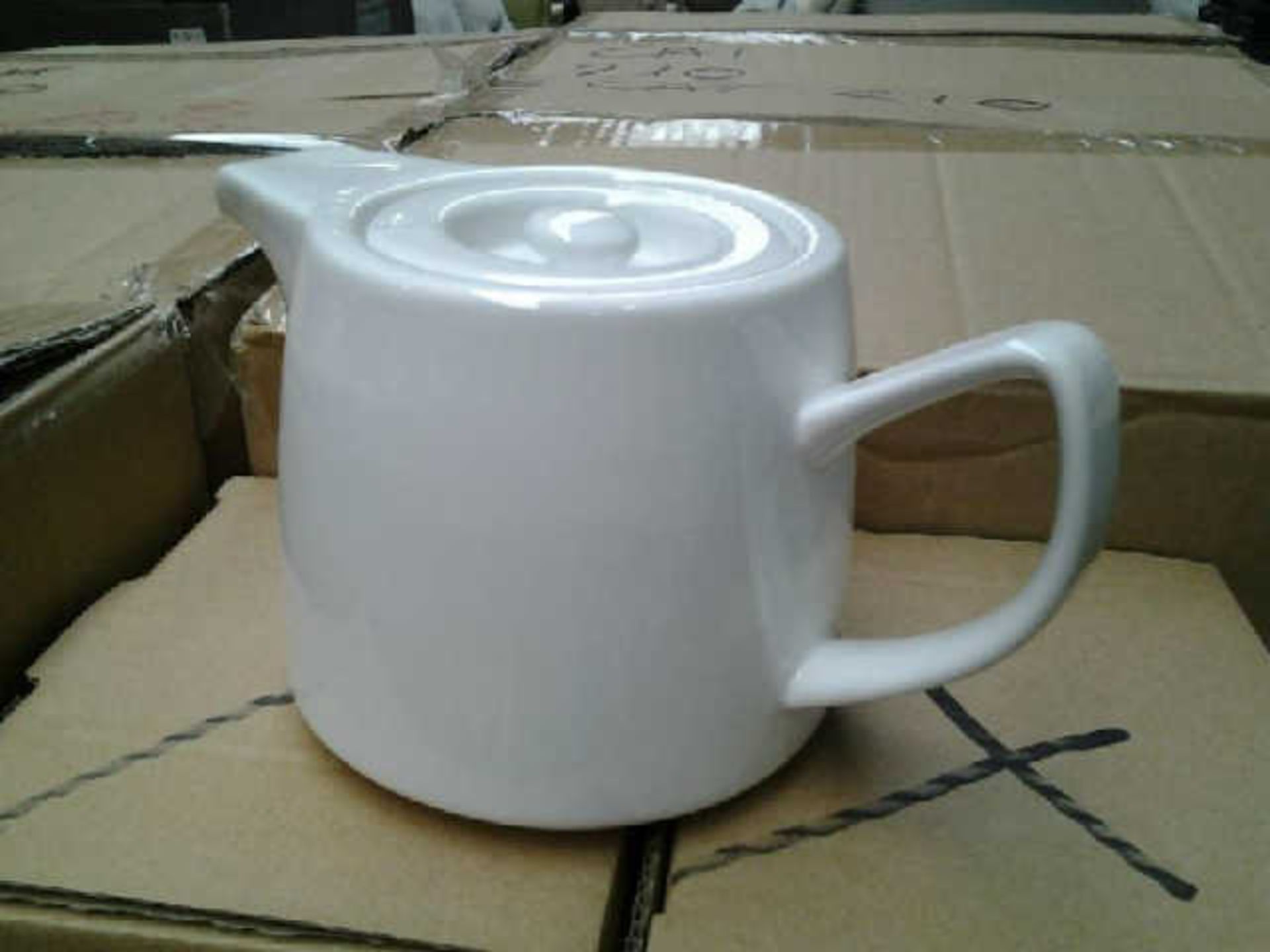 APPROXIMATELY  36 14 0Z TEAPOTS WITH CREAMIC  LID ( 3 BOXES OF 12)