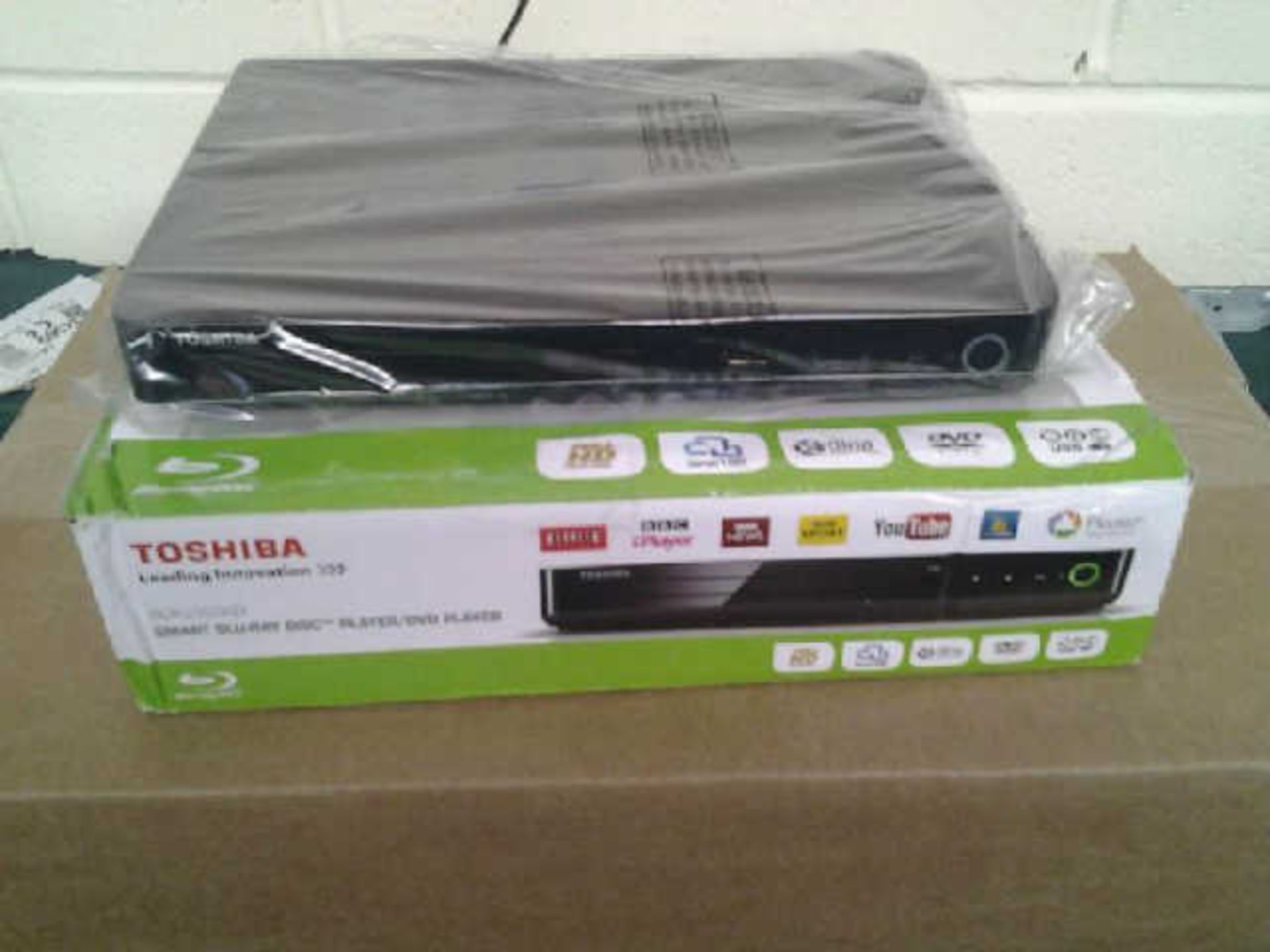 BOXED  TOSHIBA  SMART BLU-RAY & DVD PLAYER RRP £ 105.00 - Image 2 of 4