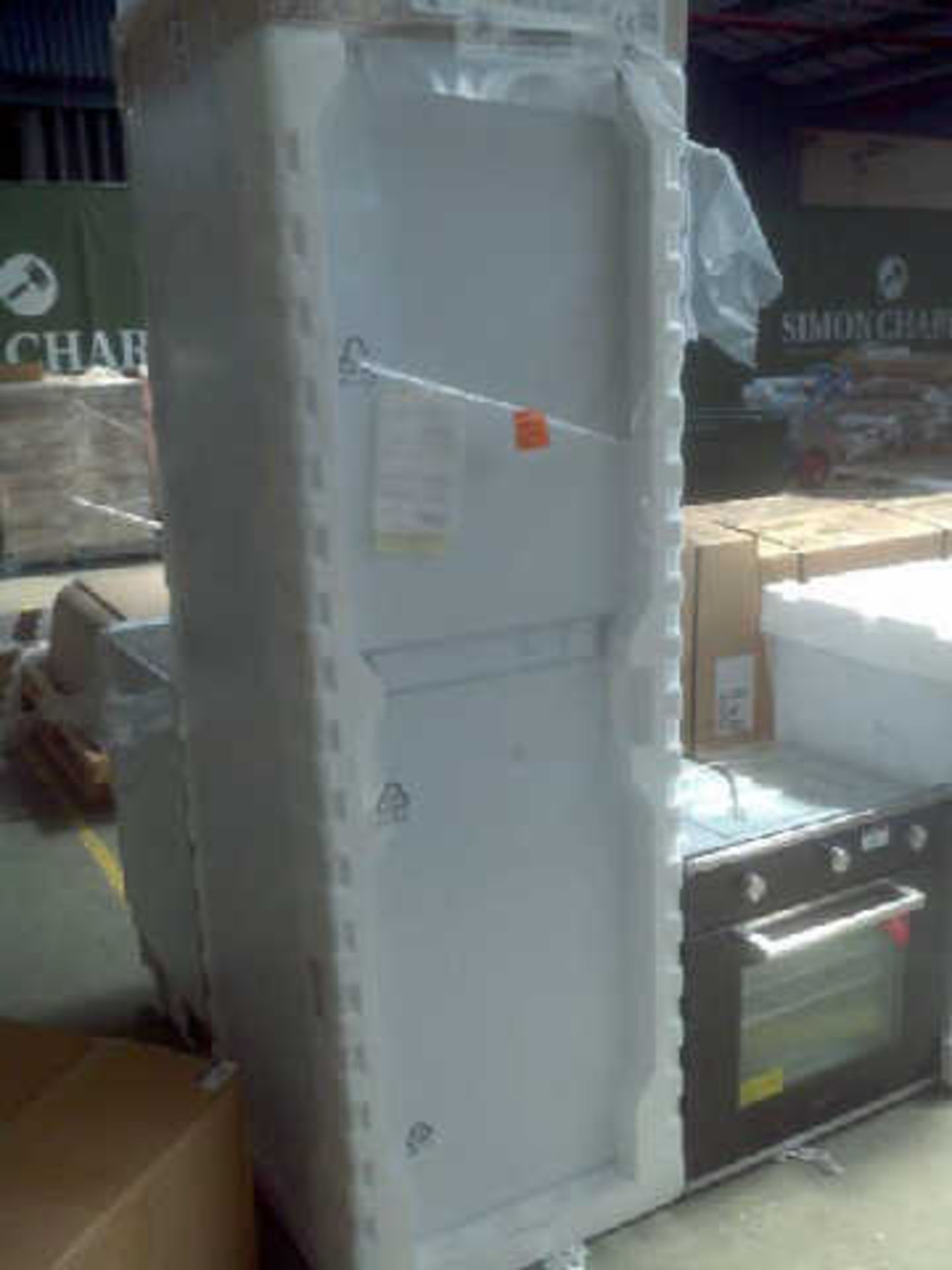 INDESIT INCB310AA BUILT IN FRIDGE FREEZER RRP £397.00 - Image 2 of 3