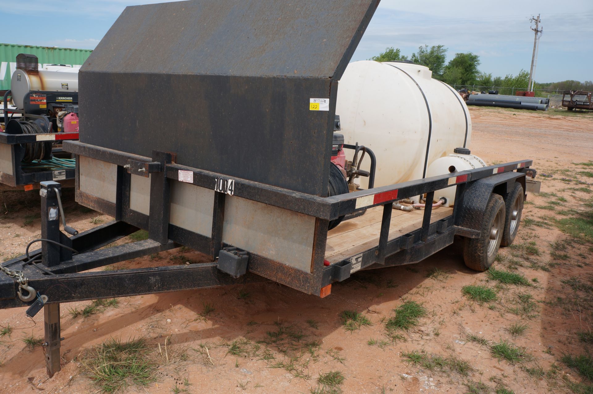 TRAILER MOUNTED SHARK PRESSURE WASHER/STEAMER KARCHER UNIT, W/550 GALLON TANK-2 CHEM TANKS, HOSE - Image 2 of 3