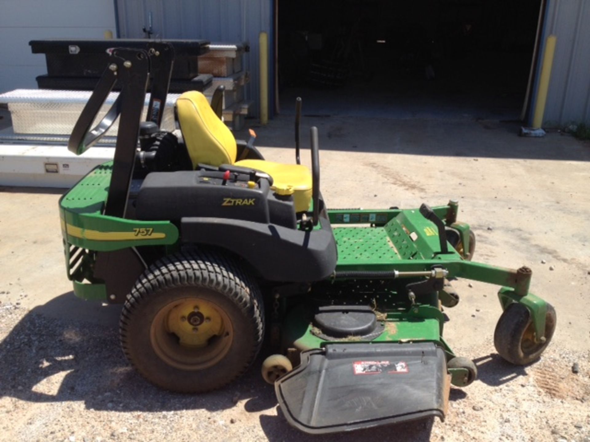 2007 JD 757 ZERO TURN RIDING MOWER, 117.7 HRS - Image 2 of 2