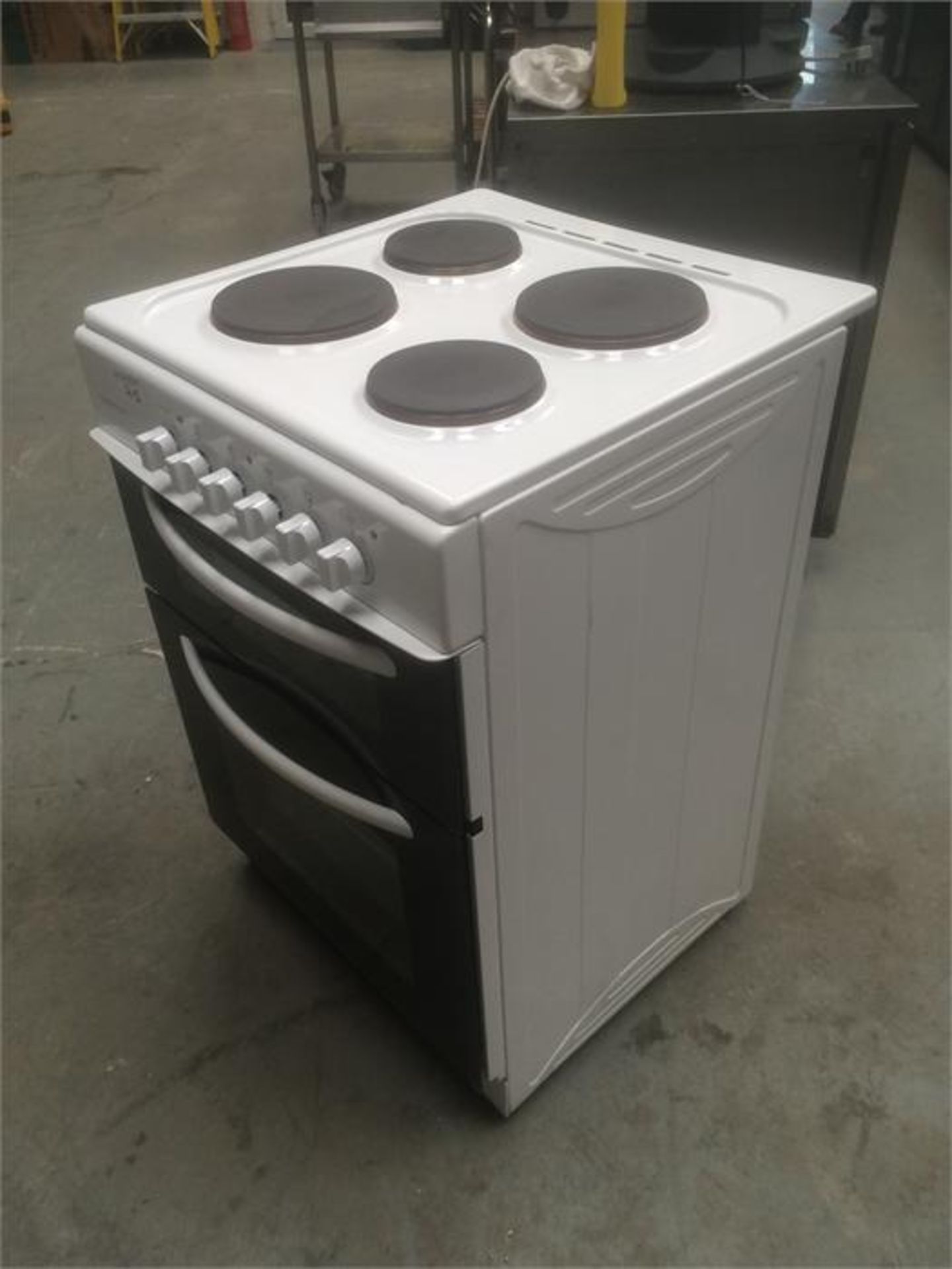 Cookworks, 4 Ring Electric Domestic Cooker 600 - Image 4 of 4