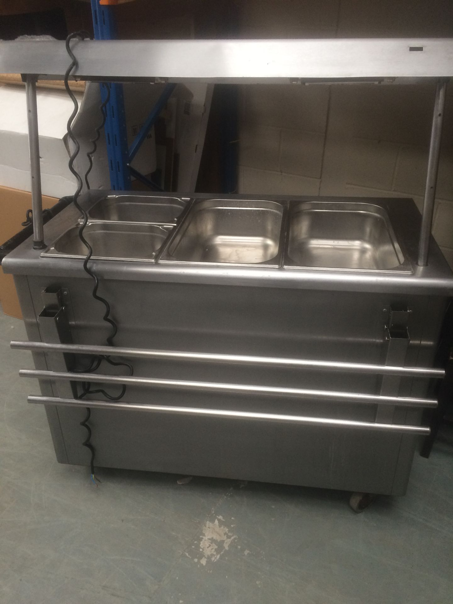 Bain Marie Hot Cupboard with overhead Gantry 1200mm x 650mm Carvery/Servery Wheels Damaged. - Image 3 of 3