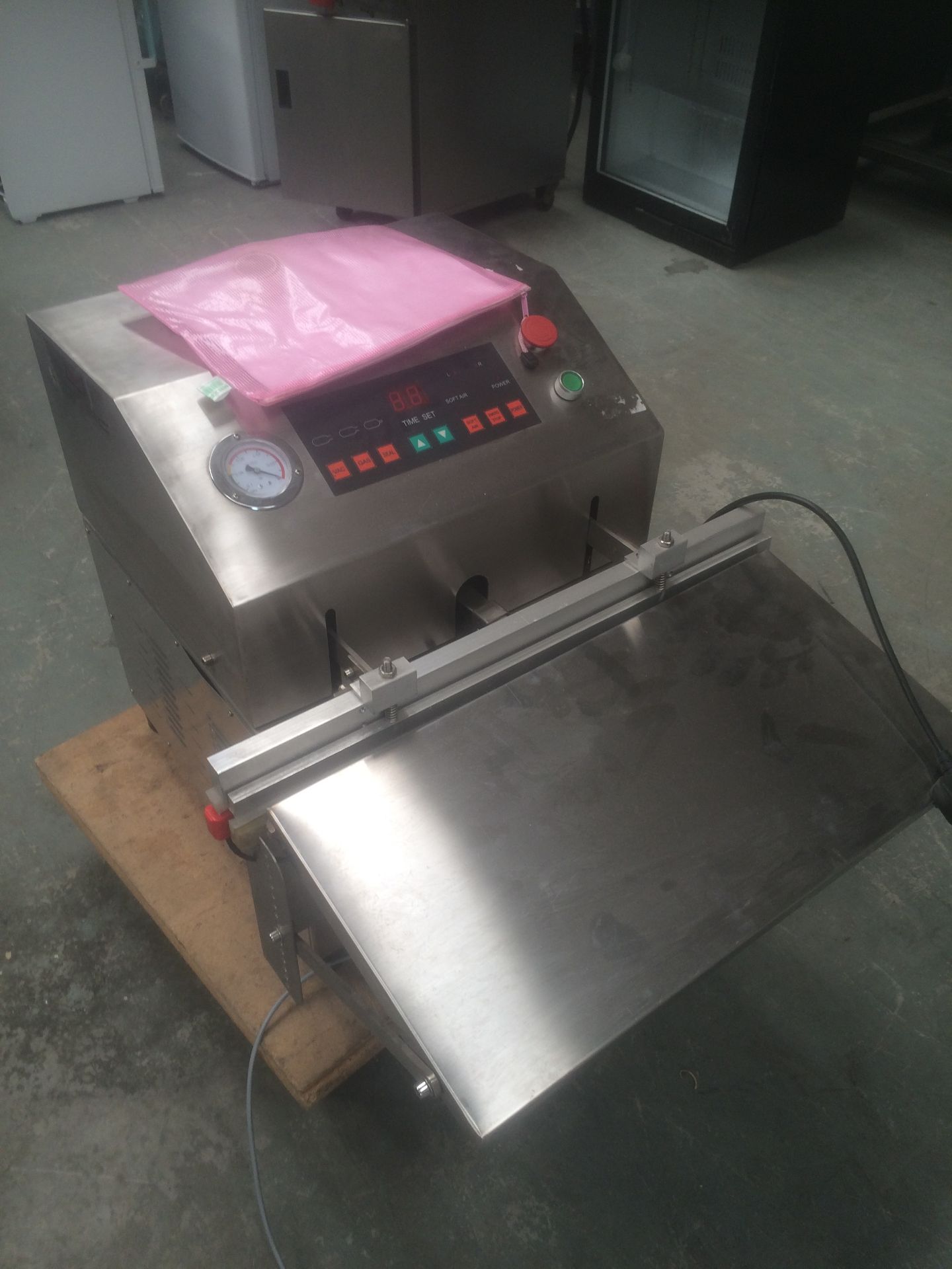 Univac E600 External Vacuum Packer,