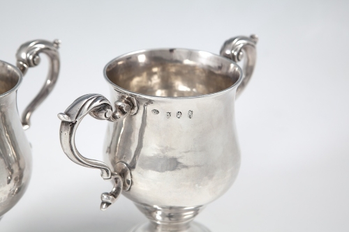 A PAIR OF IRISH GEORGE III SILVER LOVING - Image 4 of 5