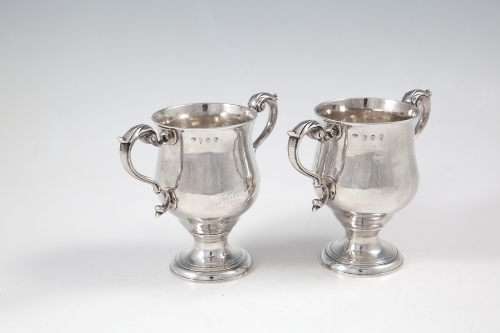 A PAIR OF IRISH GEORGE III SILVER LOVING - Image 3 of 5