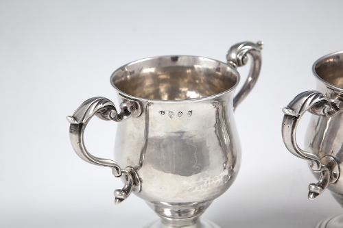 A PAIR OF IRISH GEORGE III SILVER LOVING - Image 5 of 5