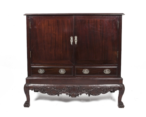 AN IRISH CARVED MAHOGANY BLANKET CHEST,