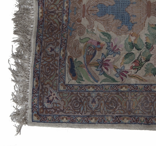 A SMALL PERSIAN WOOL RUG, the central fi - Image 2 of 3