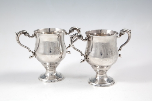 A PAIR OF IRISH GEORGE III SILVER LOVING - Image 2 of 5