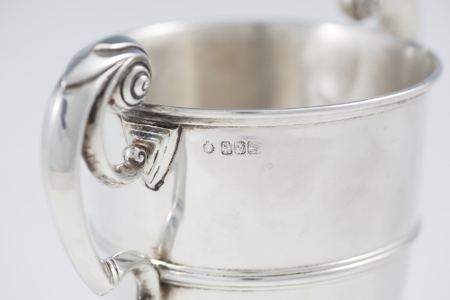 AN IRISH SILVER TWIN HARP HANDLED CUP, D - Image 2 of 3