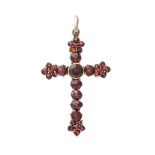 A BARVARIAN GARNET PENDANT, set throughout with circular-cut garnets within a yellow metal setting