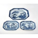 A CHINESE EXPORT WARE BLUE AND WHITE PORCELAIN SERVING DISH, (Qianlong 1736-1795) of deep