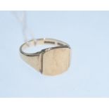 A 9ct gold gentleman's signet ring (not engraved)