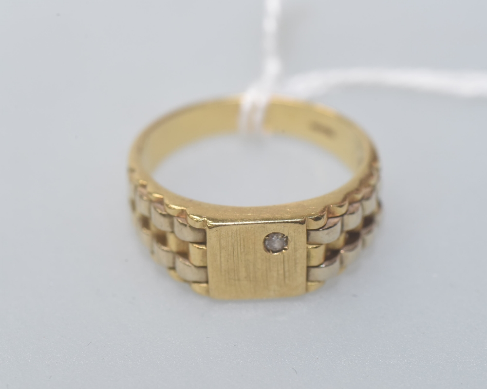 An 18ct gold gentleman's signet ring, set with a colourless stone. 8.5 grams