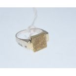 An 18ct gold gentleman's plaque ring, stamped 750. 7.3 grams