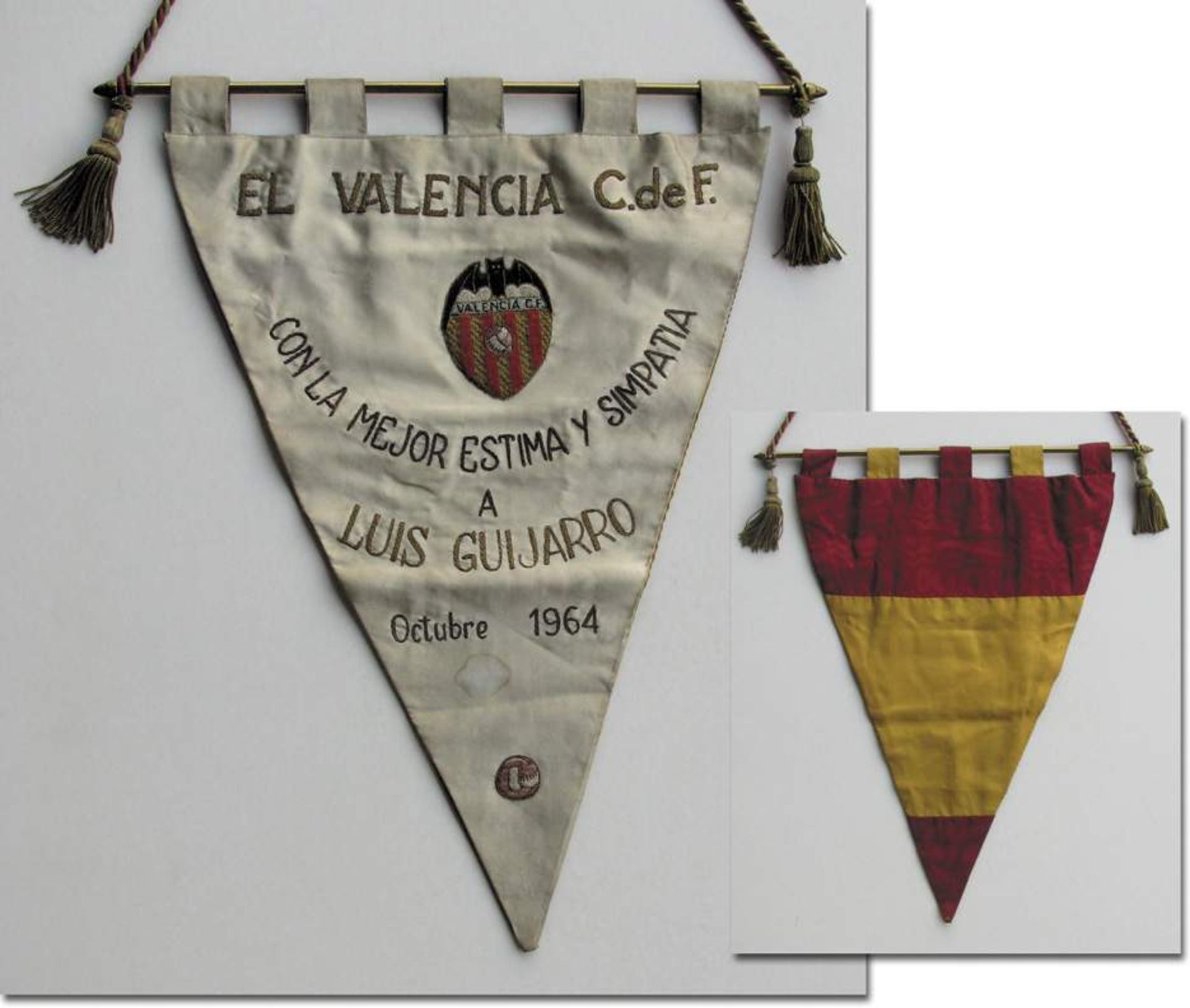 Football Match Pennant 1964 Valencia CF - A splendid gold brocade match pennant "El Valencia C.