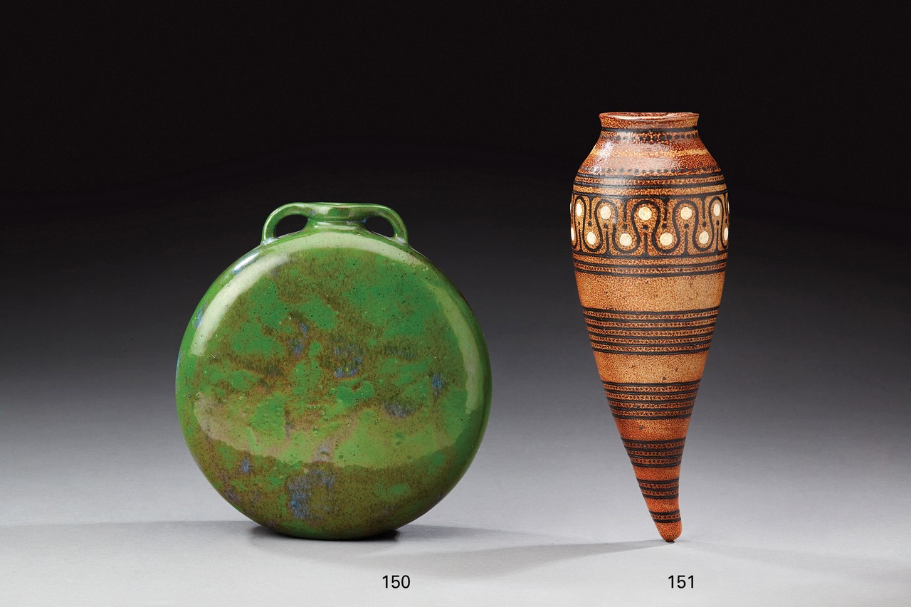 * HENRI SIMMEN (1880 - 1963) Vase gourde à deux anses en grès émaillé vert nuancé bleu. Signé «H.