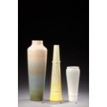* MANUFACTURE NATIONALE DE SÈVRES Vase tronconique en porcelaine émaillée jaune à motifs de coulures