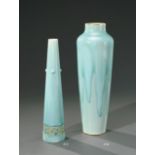 MANUFACTURE NATIONALE DE SÈVRES Vase balustre en porcelaine émaillée à coulures nuancé bleu