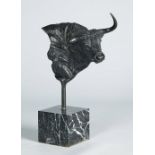 IGNACIO MARTÍN GARCÍA “NACHO” (San Esteban del Valle, Avila, 1953) “Cabeza de toro” Bronce. 29,5 x