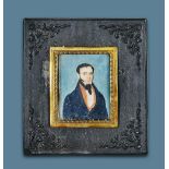 ESCUELA ESPAÑOLA, SIGLO XIX Retrato de caballero joven con chaleco rojo Miniatura sobre marfil. 5