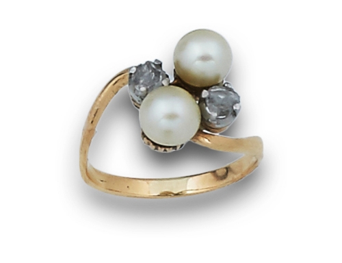 Sortija s.XIX con dos perlas finas y dos diamantes,en oro de 18K.Salida (Starting price): €275