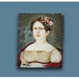 ESCUELA CENTROEUROPEA, SIGLO XIX Retrato de dama Miniatura sobre marfil. 6,5 x 5,5 cms.Salida (