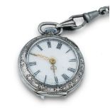 Reloj lepine de bolsillo para sra de pps de siglo XX con leontina en metal plateado. Esfera en