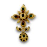 Colgante de esmeraldas s.XIX con cruz y perilla colgante,en oro de 18K.Medidas:5 x 3,4 cms. Peso 5,