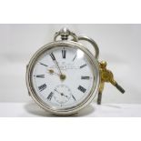 A late Victorian gent’s pocket watch with black roman numerals to the white enamel dial,