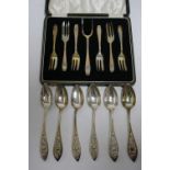 A set of six cake forks & serving fork, Birmingham 1931 by Arthur Price & Co.,      in fitted