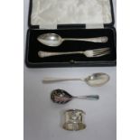 An Old English & Shell christening spoon & fork, Sheffield 1919, in fitted case; a similar