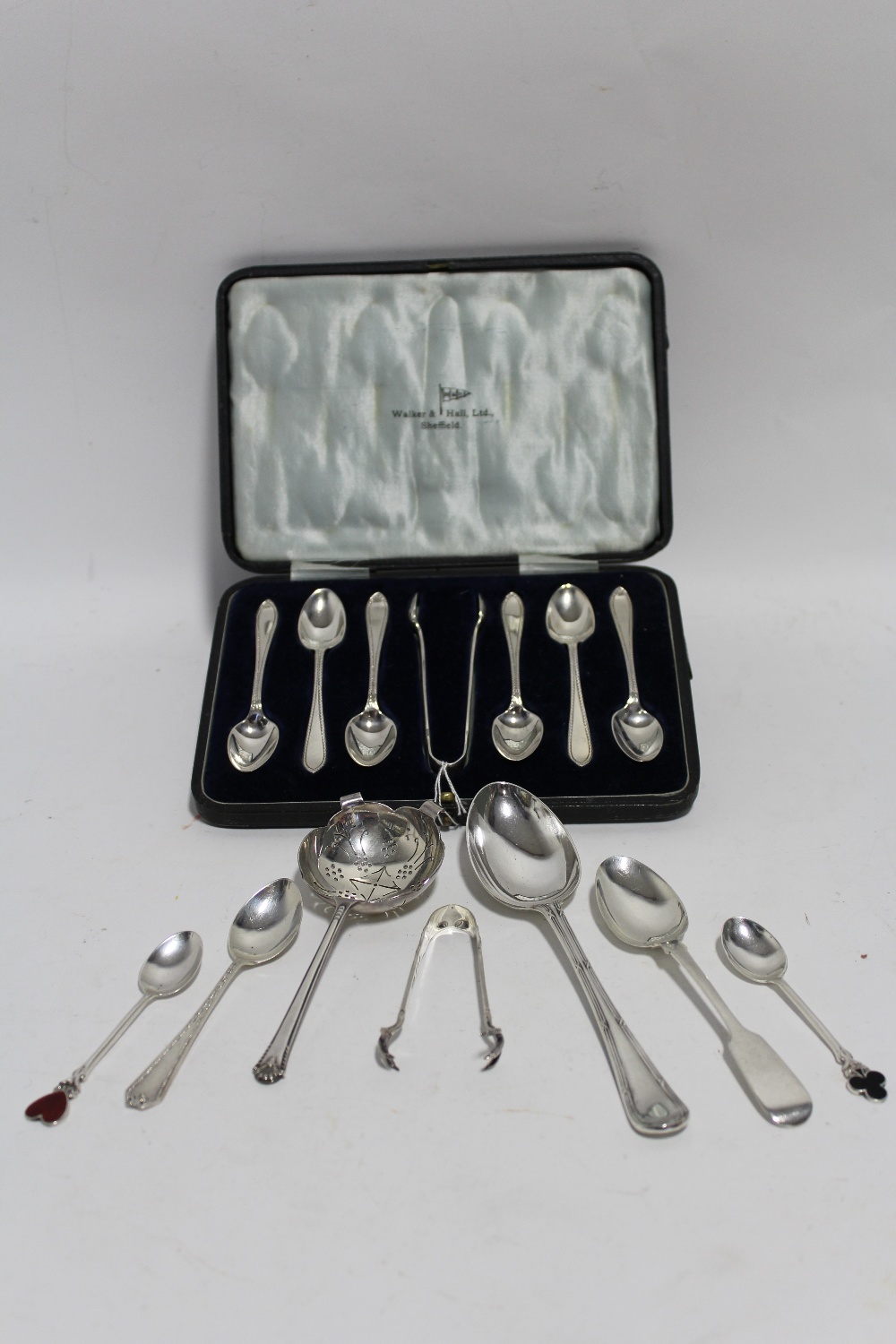 A set of six coffee spoons & matching sugar tongs with “dog-tooth” borders, Sheffield 1918-19; a